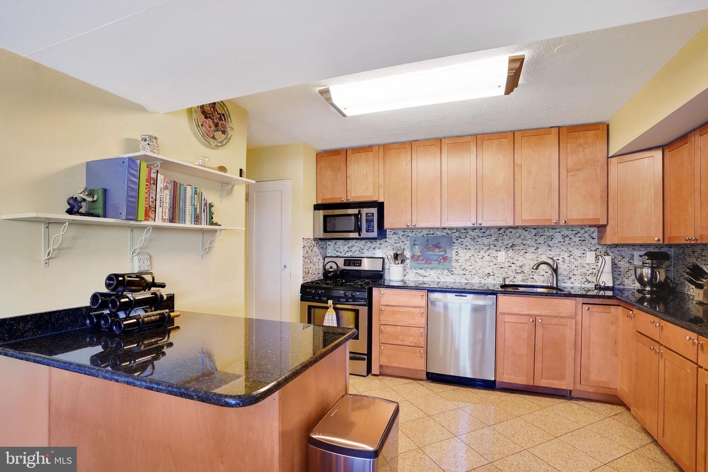 1300 Army Navy DRIVE Unit: 822