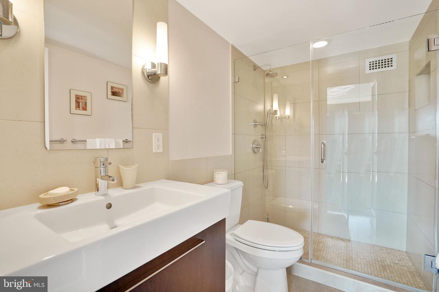 1300 Army Navy DRIVE Unit: 822