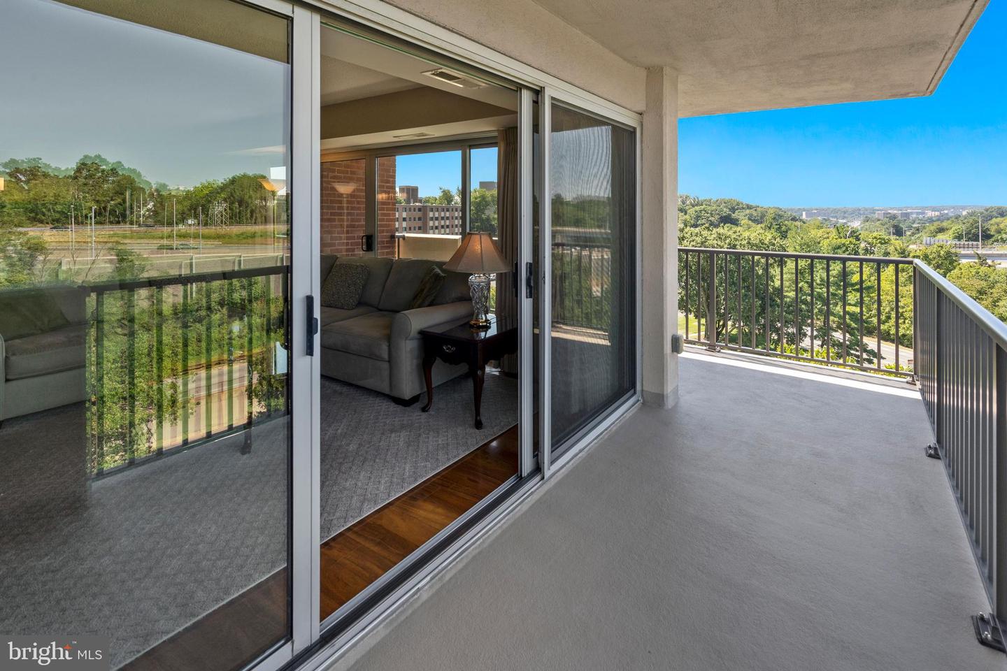 1300 Army Navy DRIVE Unit: 822