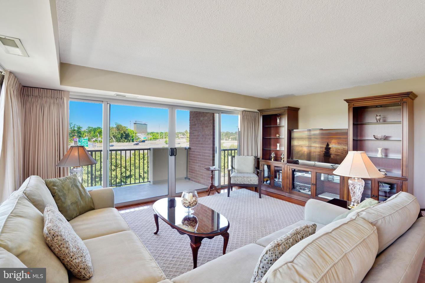 1300 Army Navy DRIVE Unit: 822