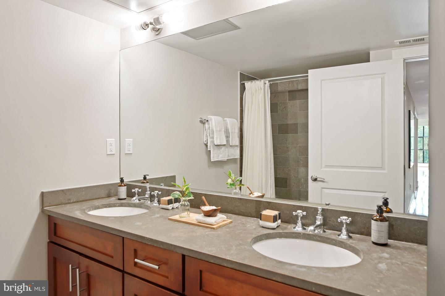 1600 Clarendon BOULEVARD Unit: W312