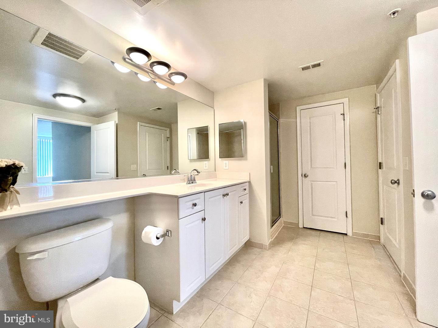 851 N Glebe ROAD Unit: 1520