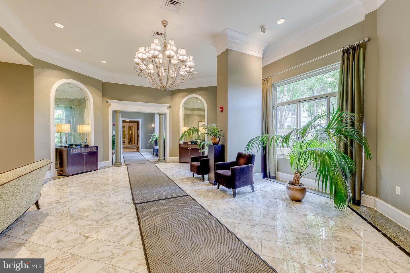 851 N Glebe ROAD Unit: 1520