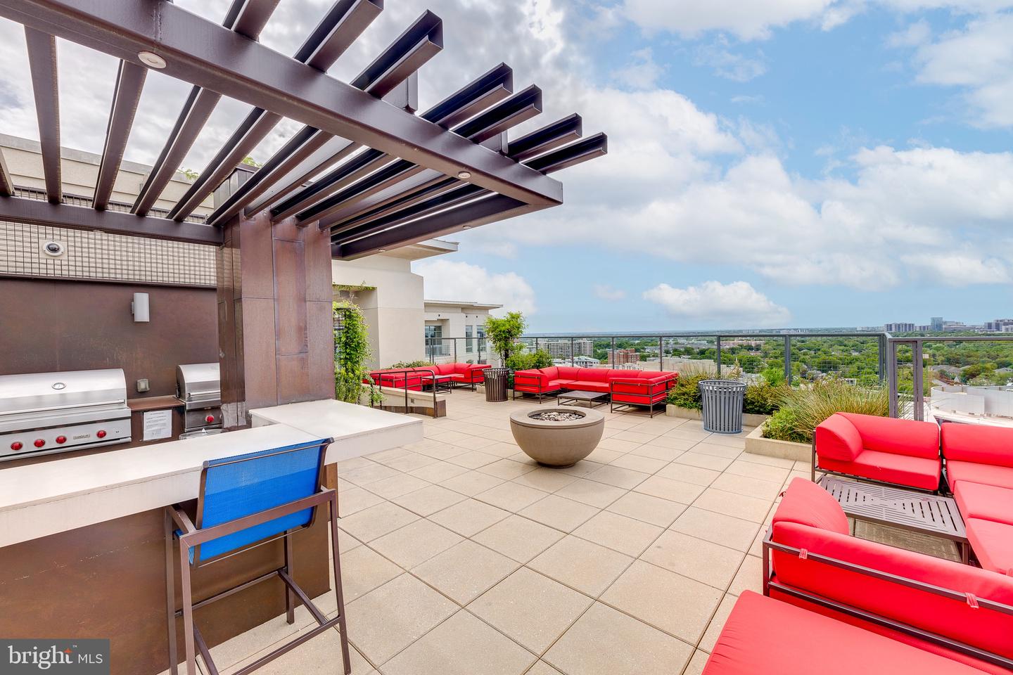 851 N Glebe ROAD Unit: 1520