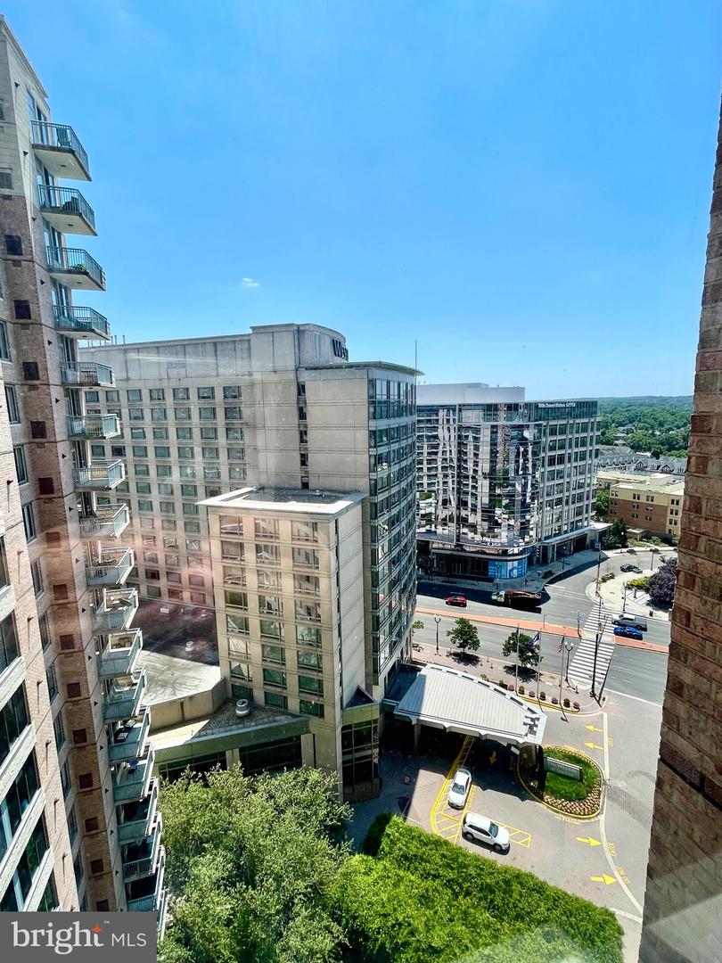 851 N Glebe ROAD Unit: 1520