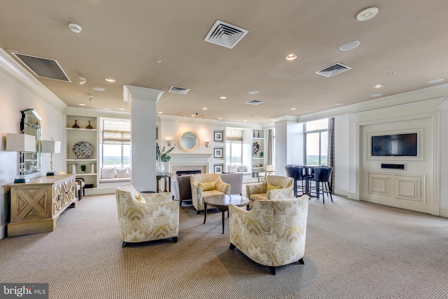 851 N Glebe ROAD Unit: 1520