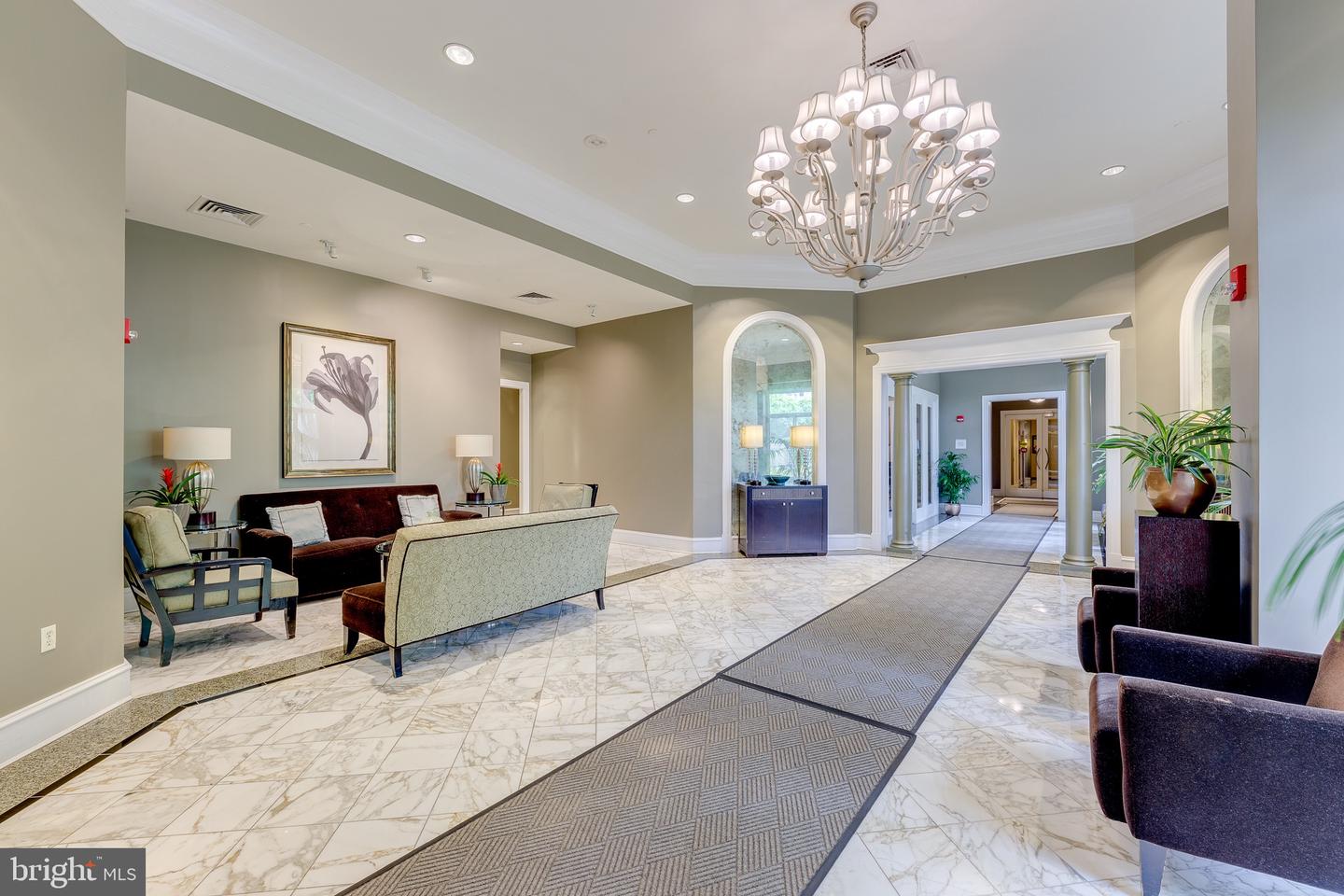 851 N Glebe ROAD Unit: 1520