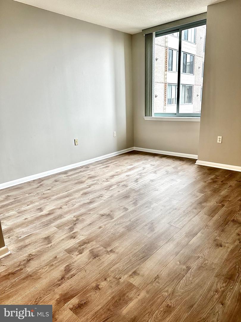 851 N Glebe ROAD Unit: 1520