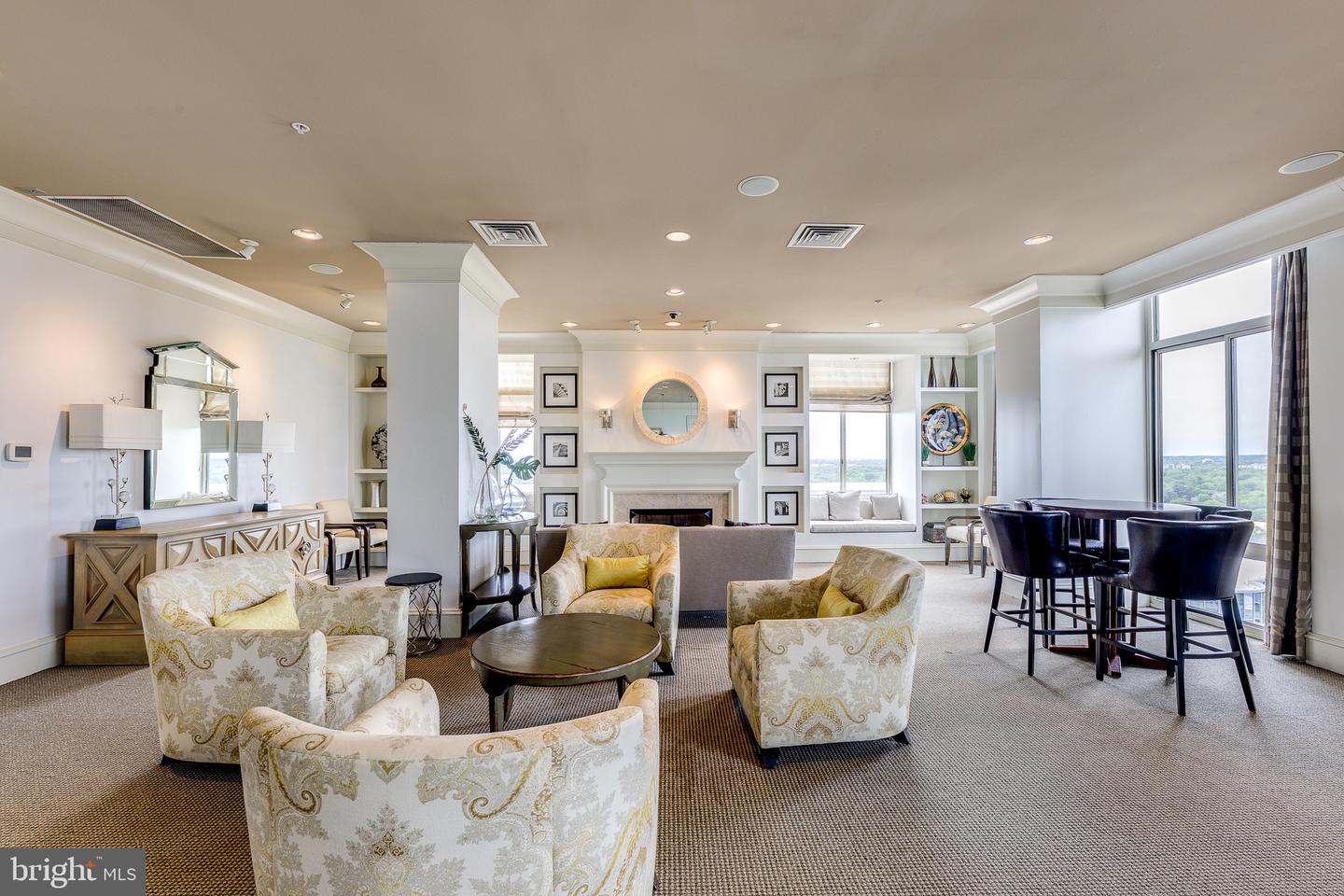 851 N Glebe ROAD Unit: 1520