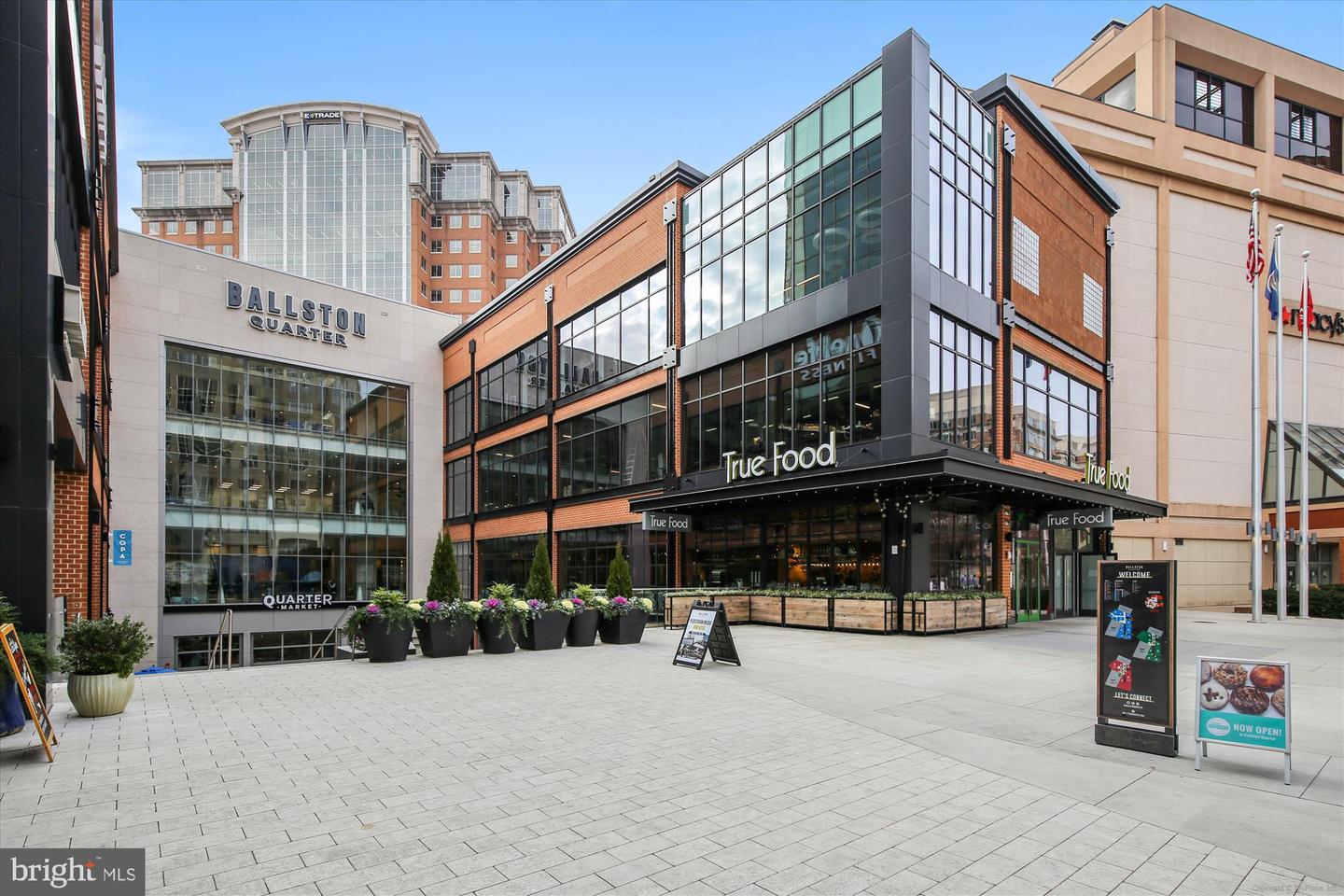 851 N Glebe ROAD Unit: 1520