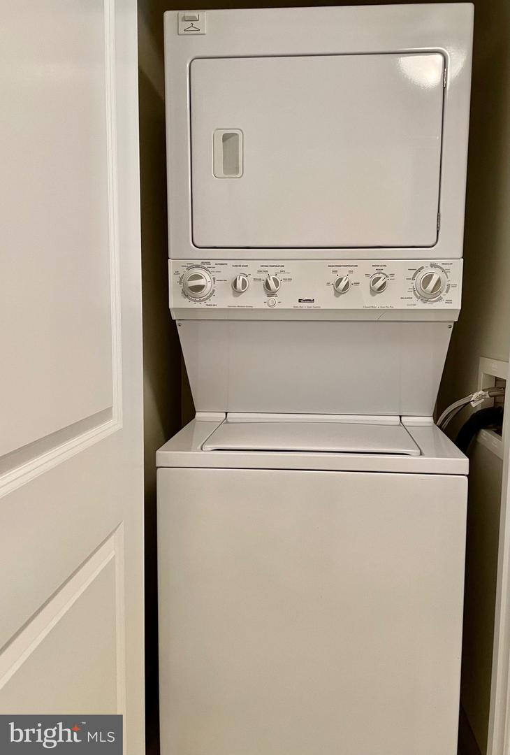 851 N Glebe ROAD Unit: 1520