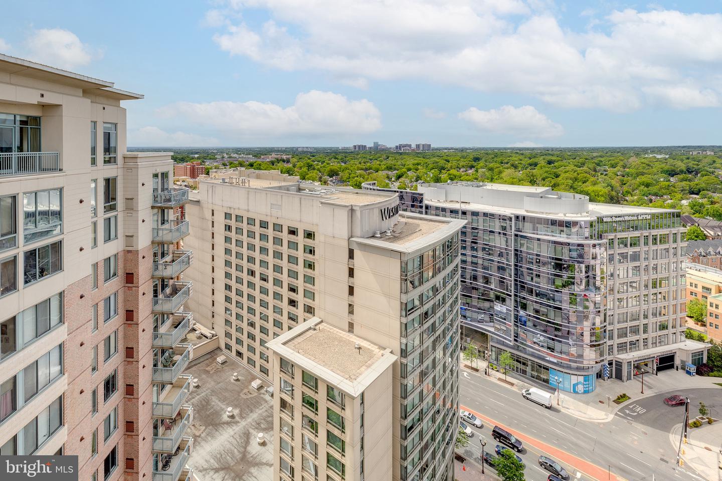 851 N Glebe ROAD Unit: 1520
