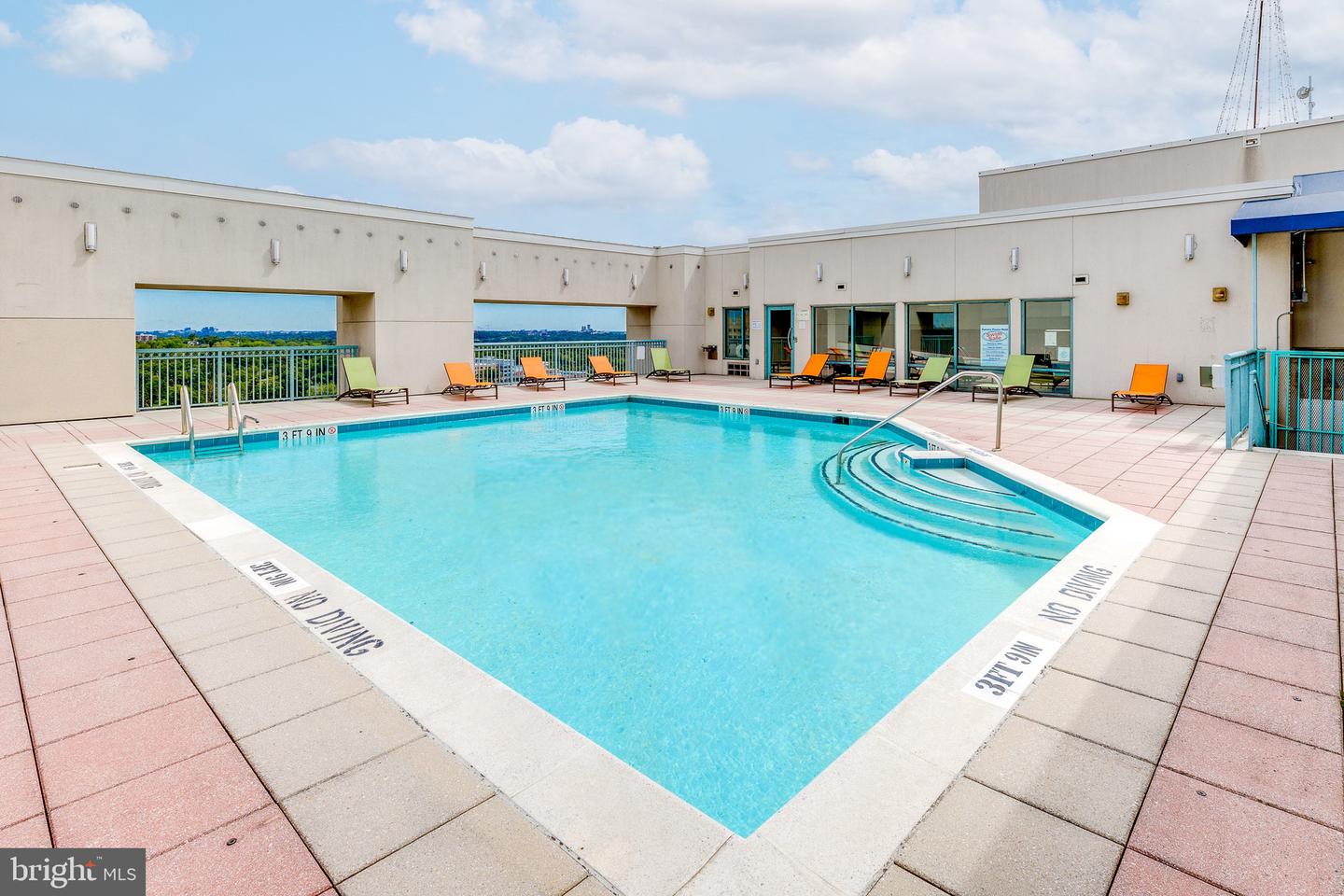 851 N Glebe ROAD Unit: 1520