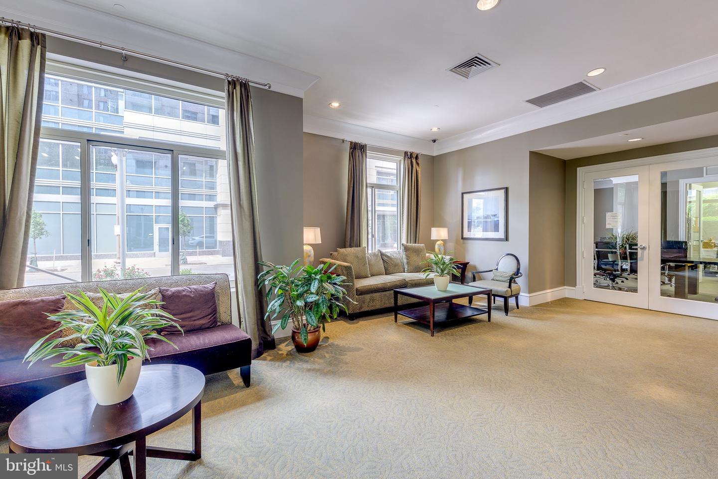 851 N Glebe ROAD Unit: 1520