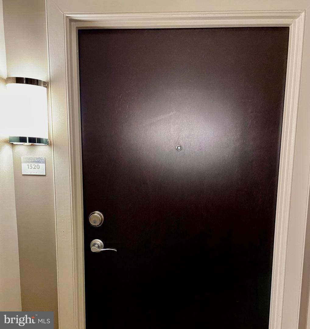 851 N Glebe ROAD Unit: 1520