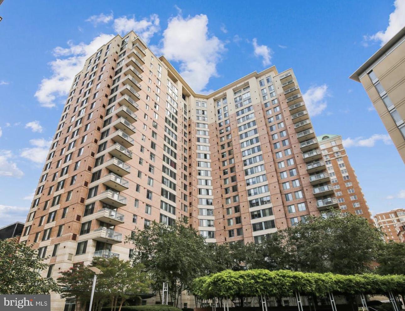851 N Glebe ROAD Unit: 1520