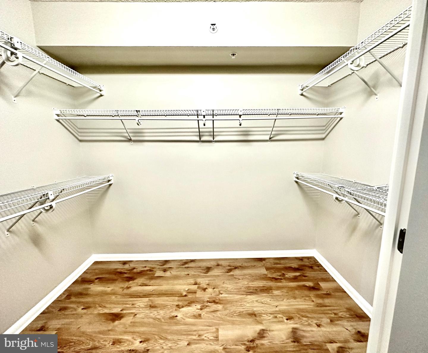 851 N Glebe ROAD Unit: 1520