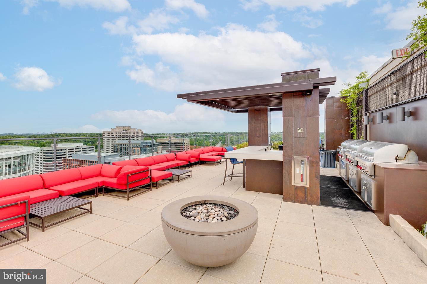 851 N Glebe ROAD Unit: 1520