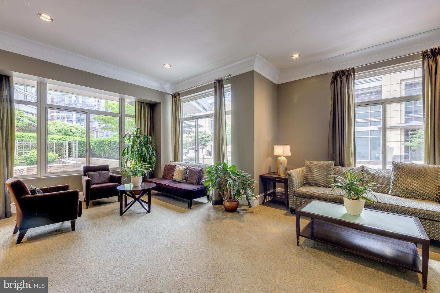 851 N Glebe ROAD Unit: 1520