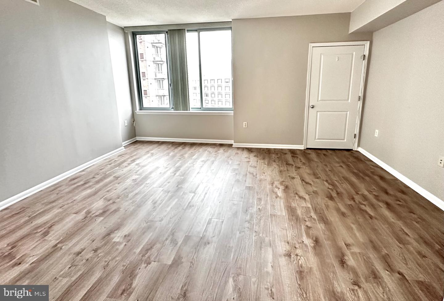 851 N Glebe ROAD Unit: 1520