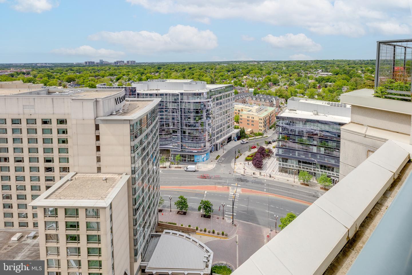 851 N Glebe ROAD Unit: 1520