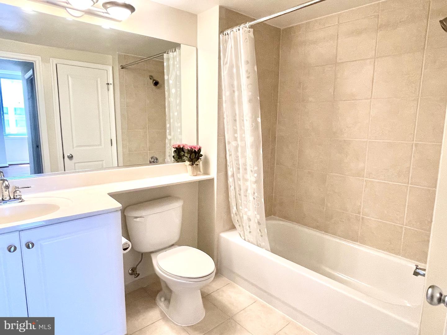 851 N Glebe ROAD Unit: 1520