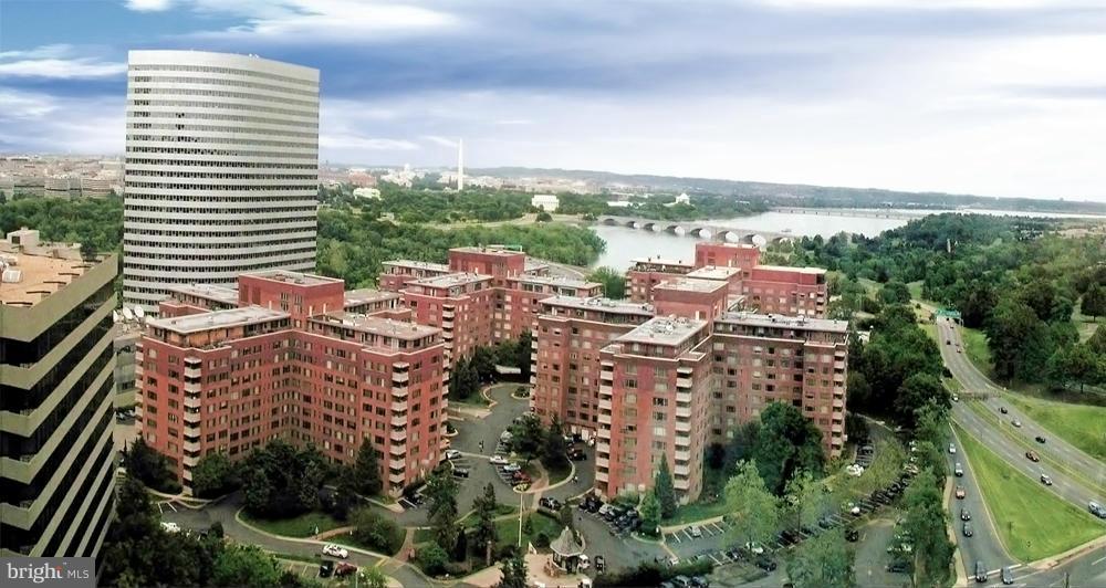 1111 Arlington BOULEVARD Unit: 648