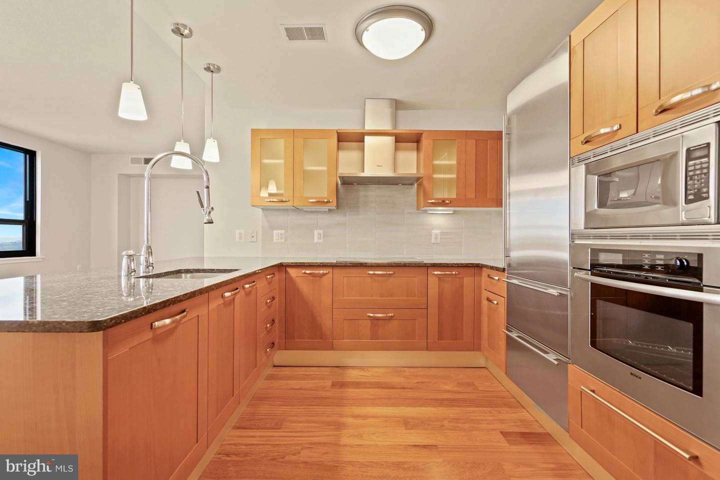 888 N Quincy STREET Unit: 2010