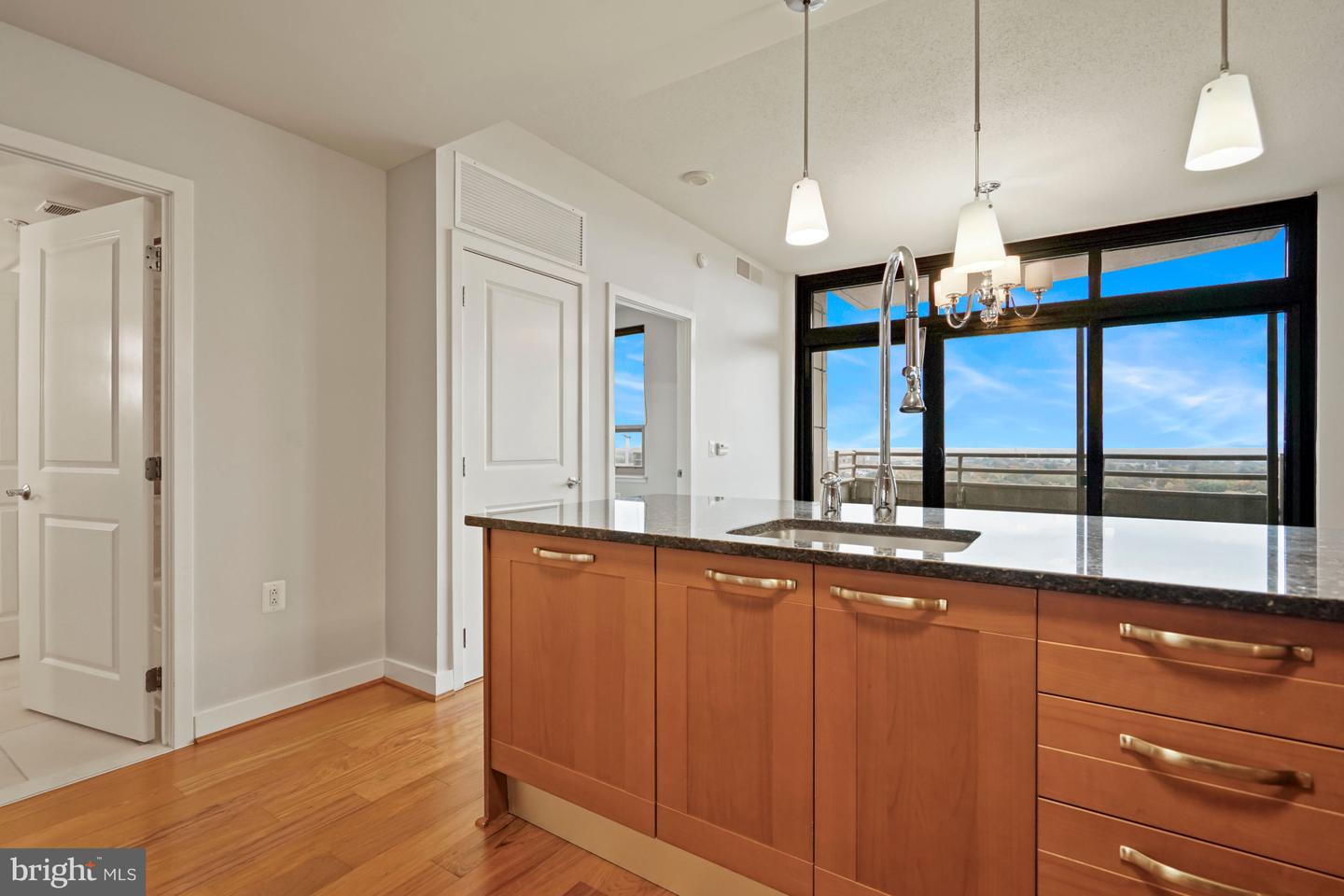 888 N Quincy STREET Unit: 2010