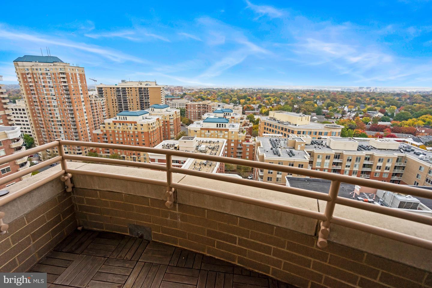 888 N Quincy STREET Unit: 2010