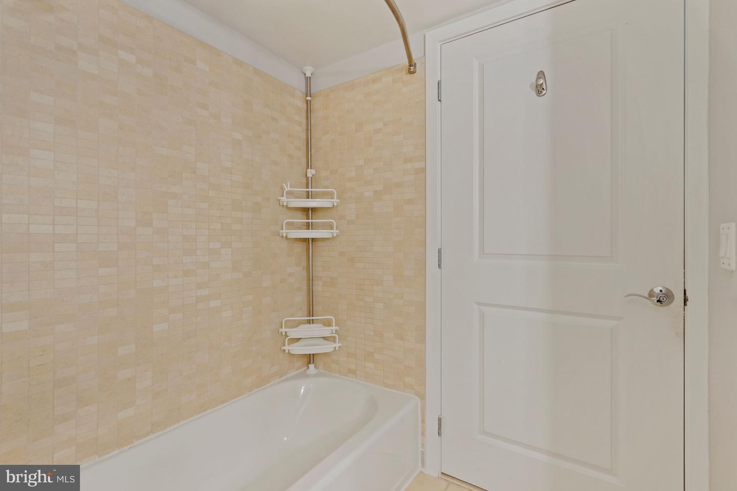 888 N Quincy STREET Unit: 2010