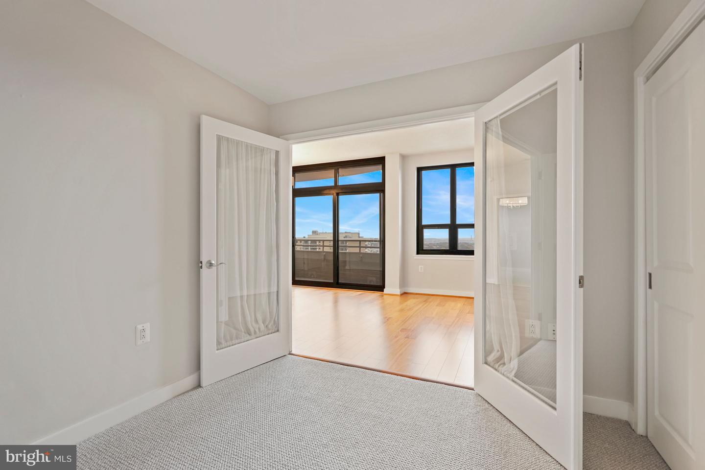 888 N Quincy STREET Unit: 2010