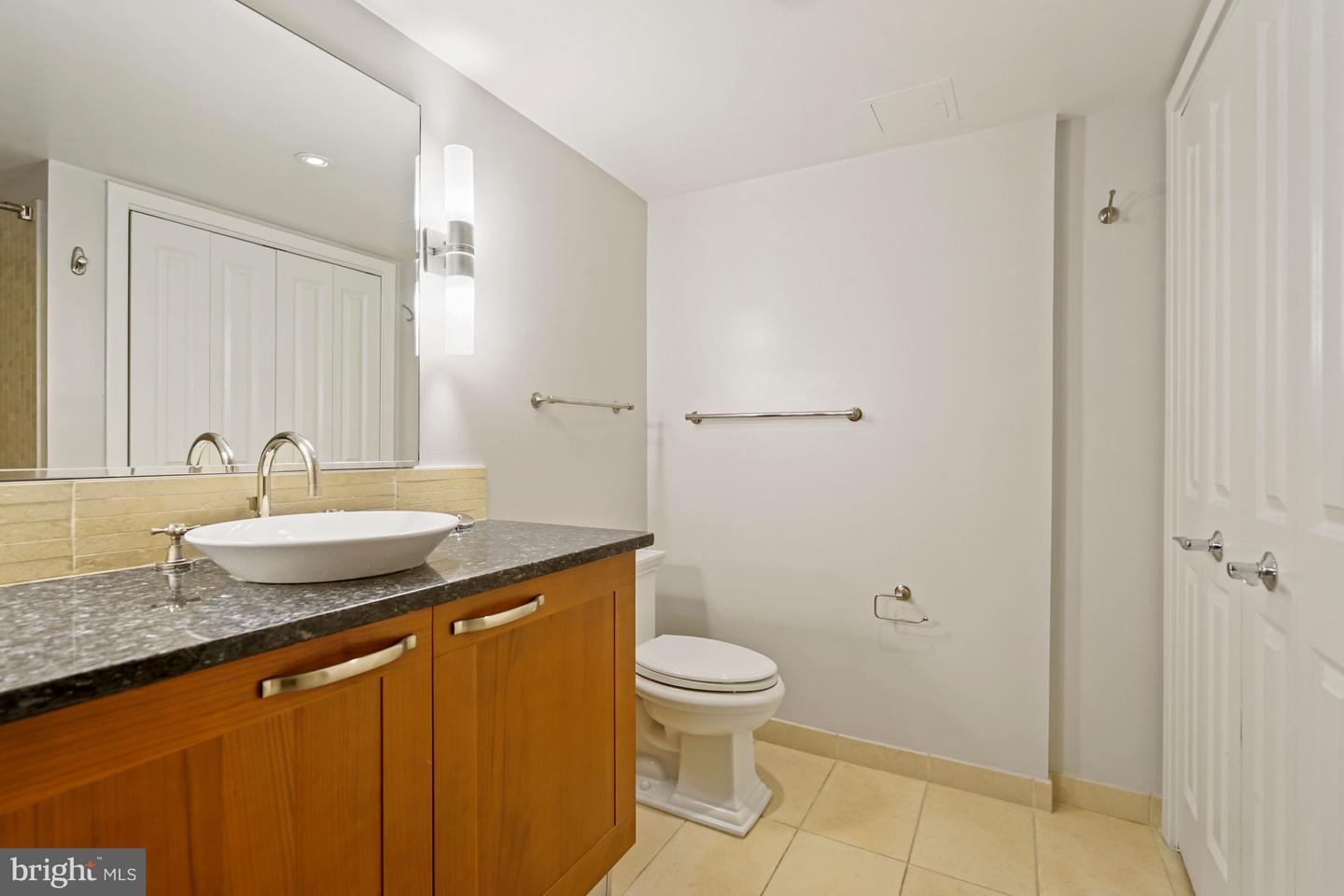 888 N Quincy STREET Unit: 2010