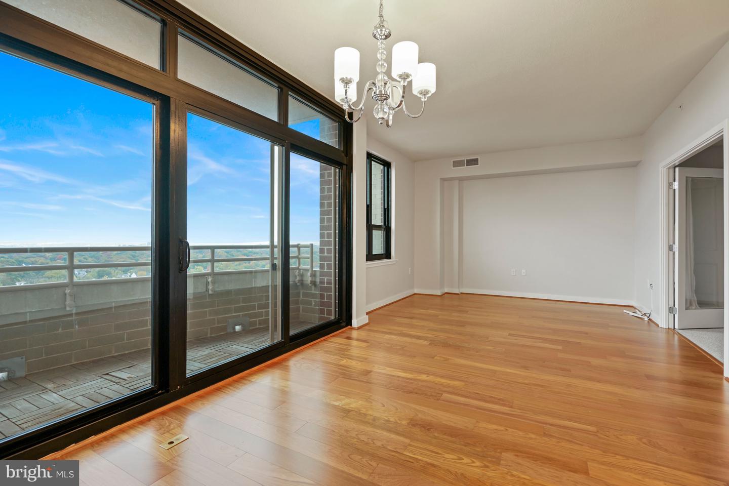 888 N Quincy STREET Unit: 2010