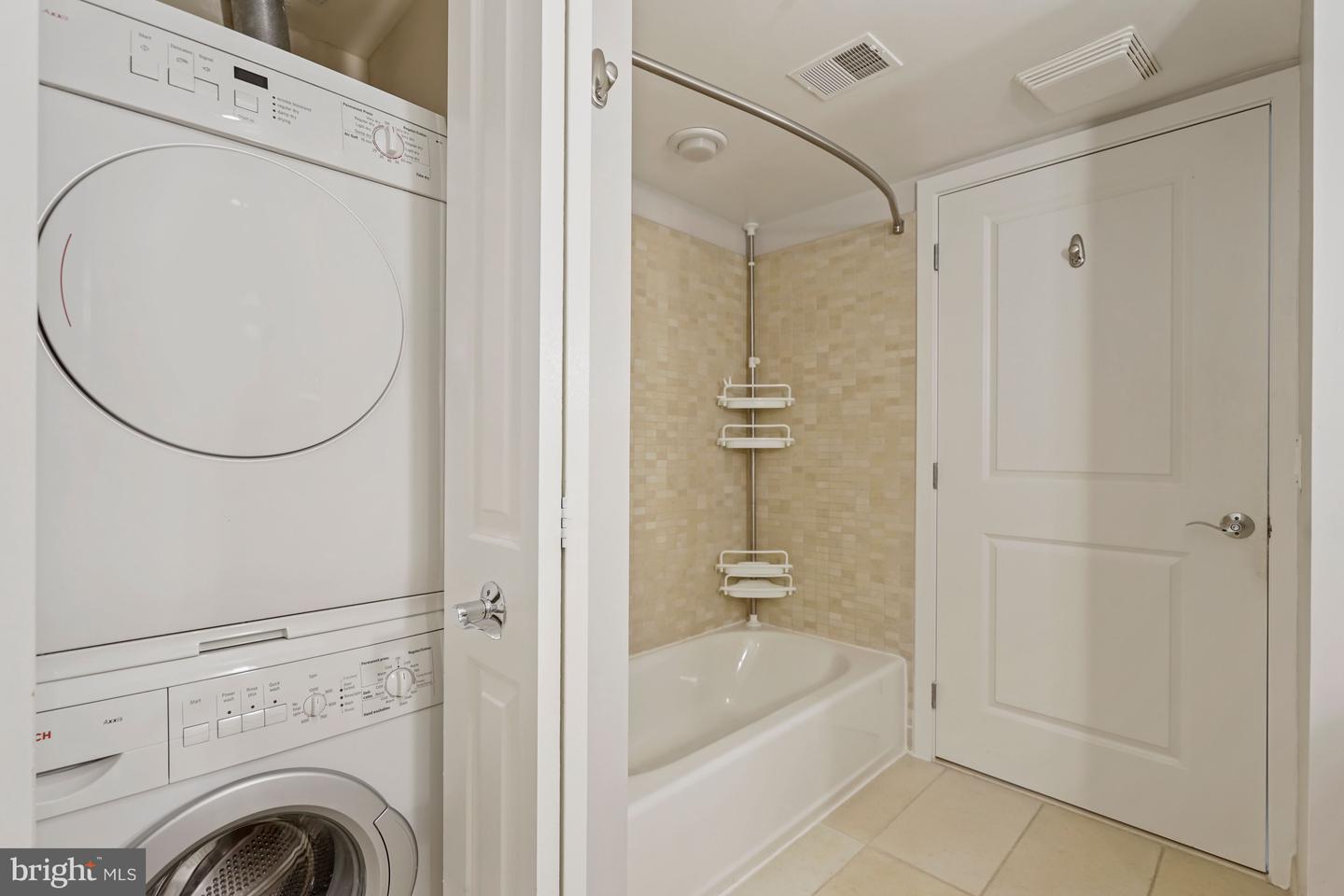 888 N Quincy STREET Unit: 2010