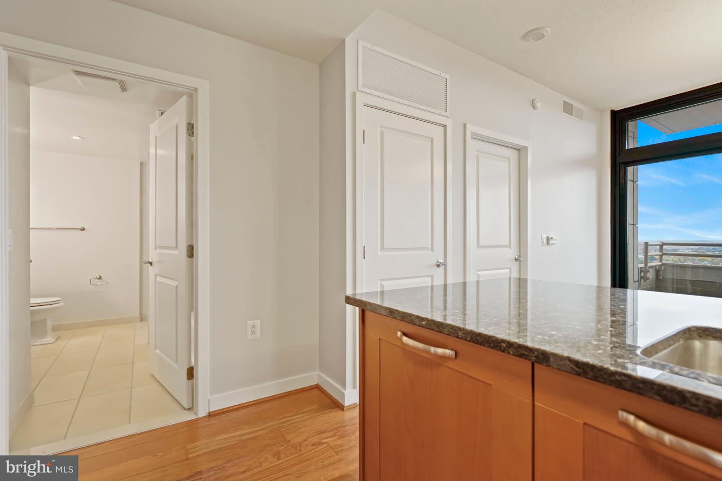 888 N Quincy STREET Unit: 2010