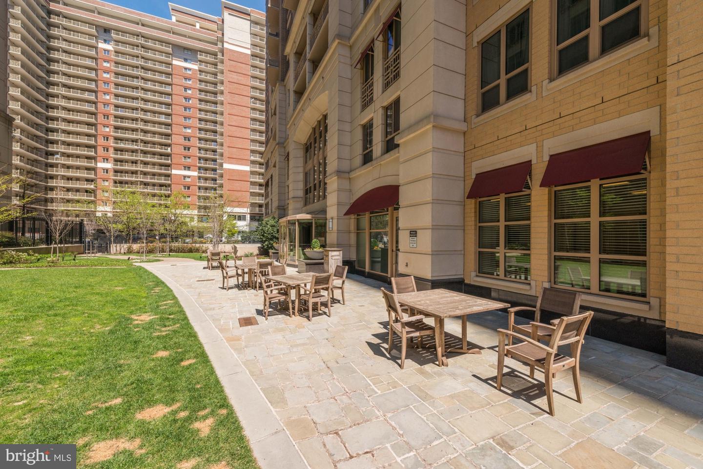 888 N Quincy STREET Unit: 2010