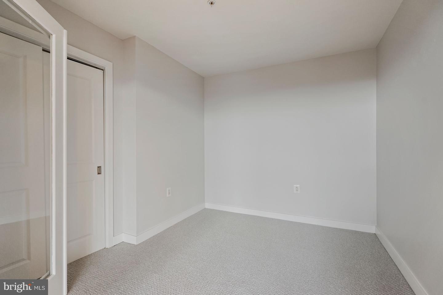 888 N Quincy STREET Unit: 2010