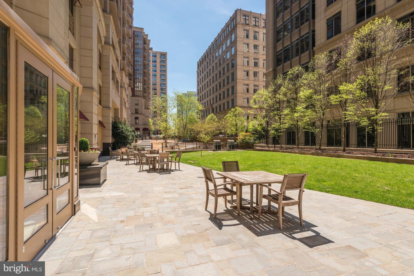 888 N Quincy STREET Unit: 2010