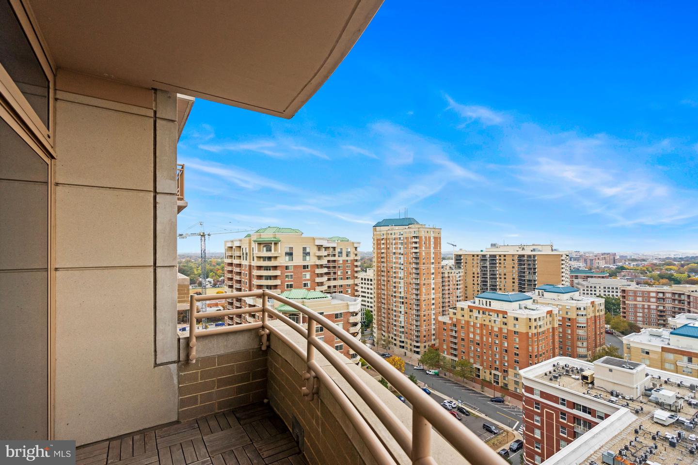 888 N Quincy STREET Unit: 2010