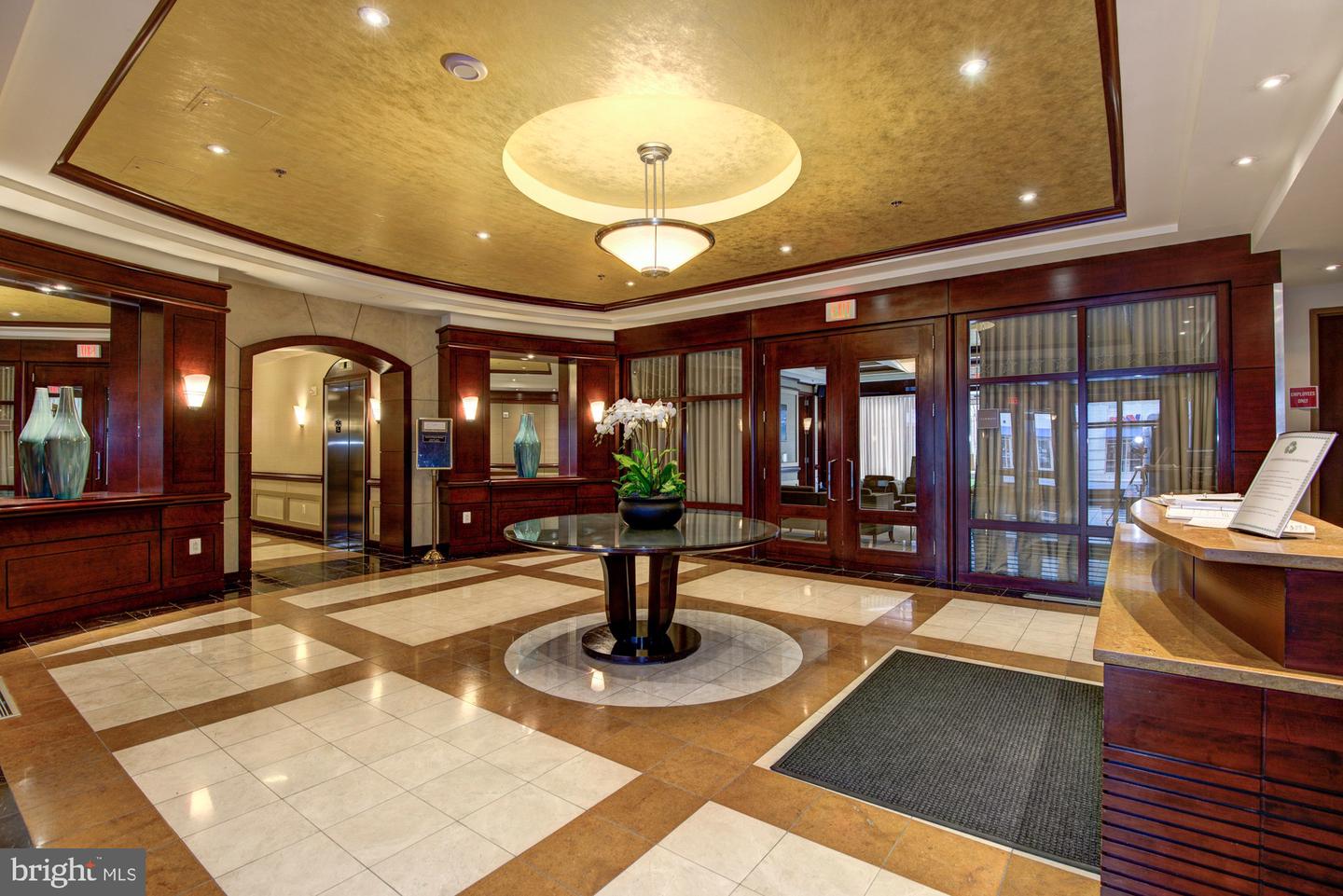888 N Quincy STREET Unit: 2010