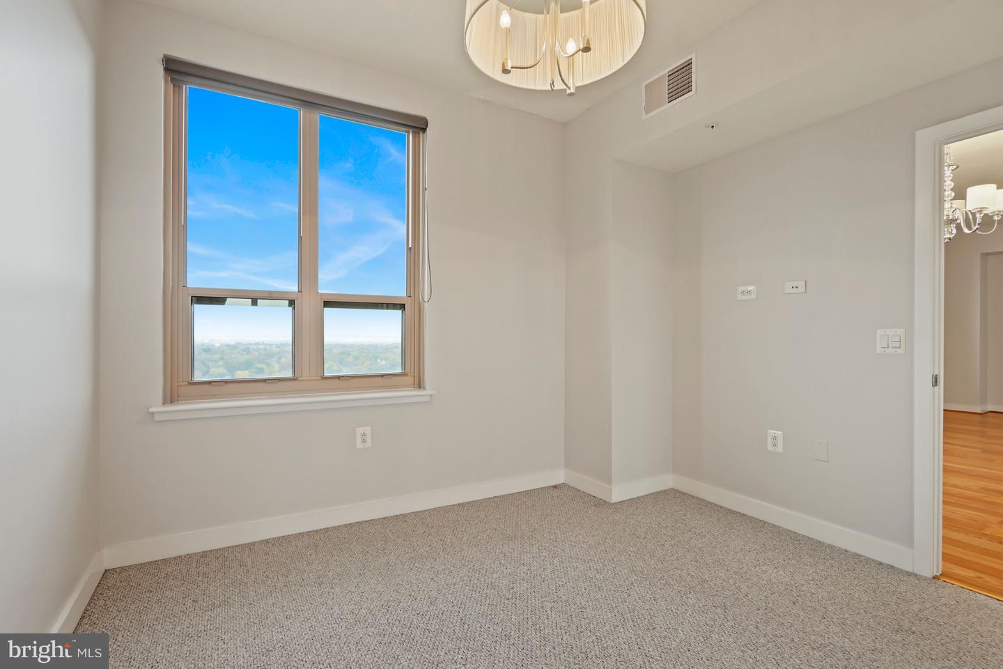 888 N Quincy STREET Unit: 2010