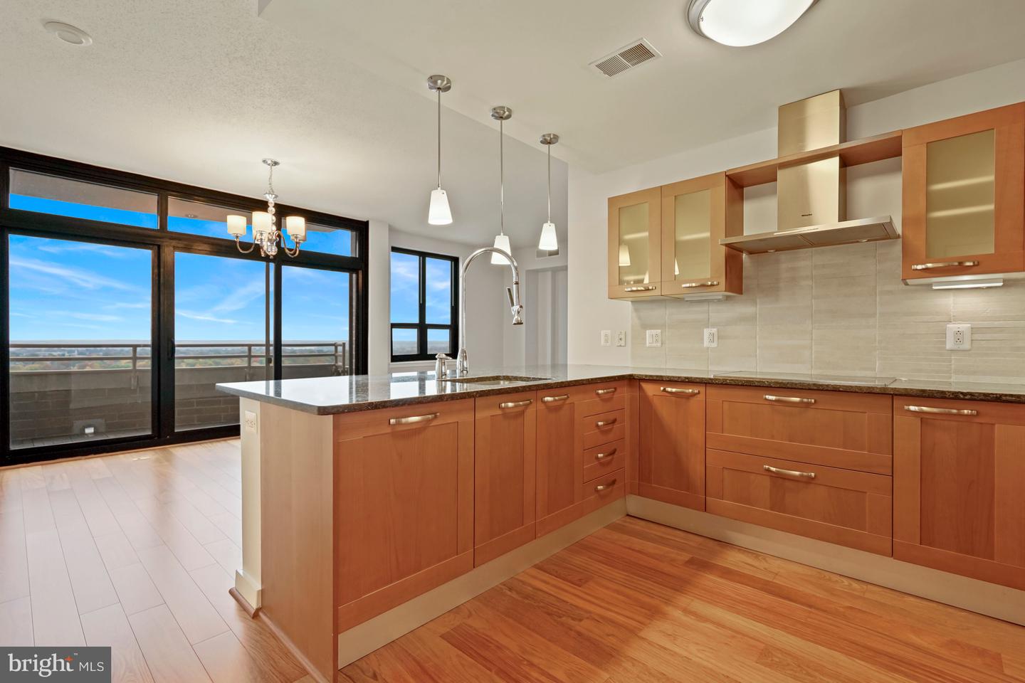 888 N Quincy STREET Unit: 2010