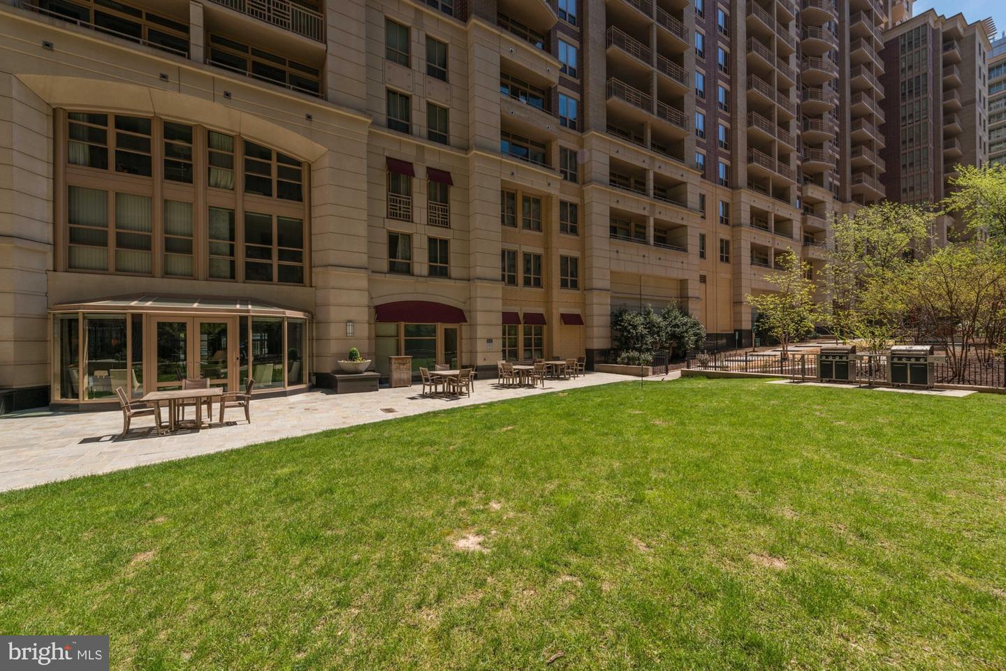 888 N Quincy STREET Unit: 2010