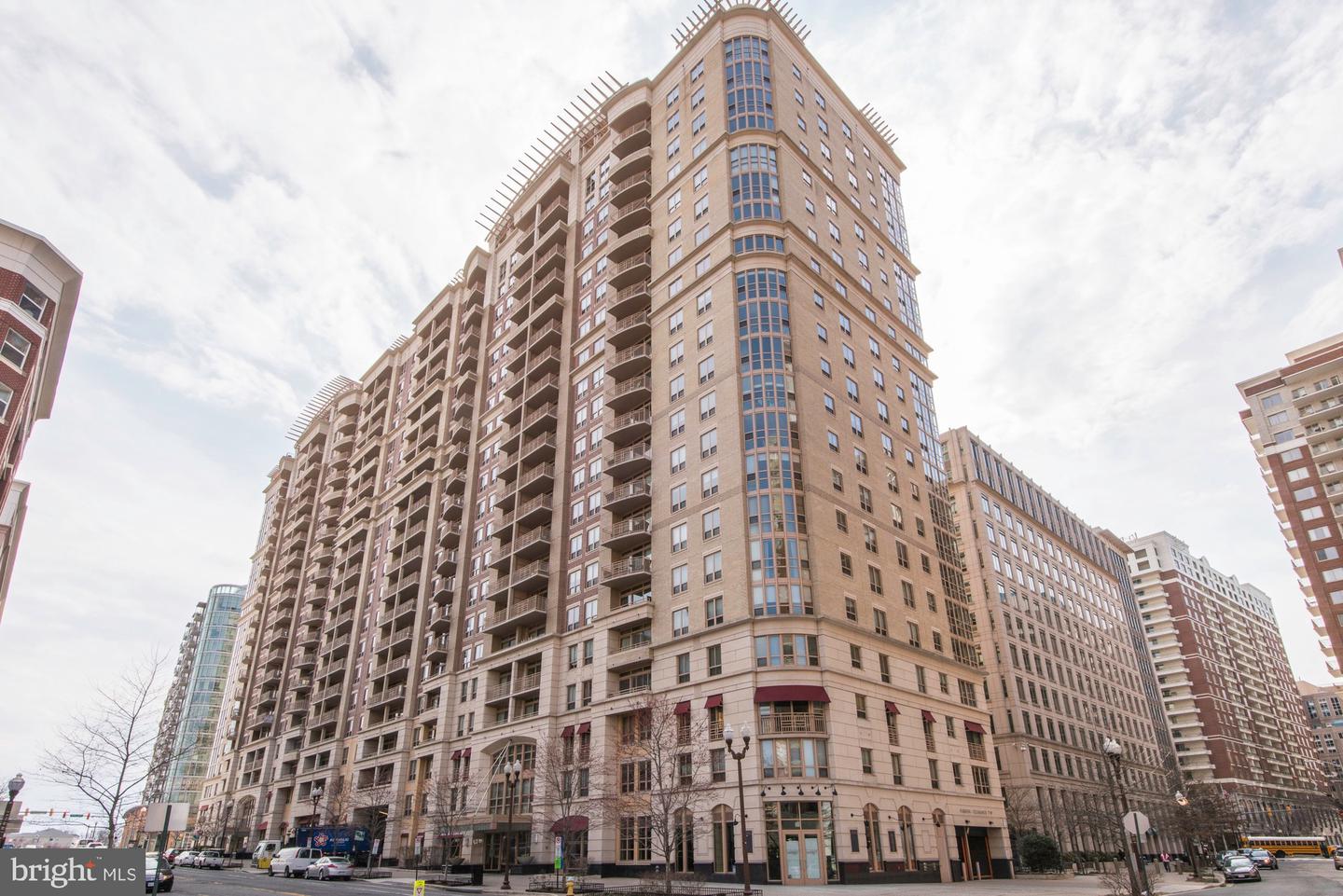 888 N Quincy STREET Unit: 2010