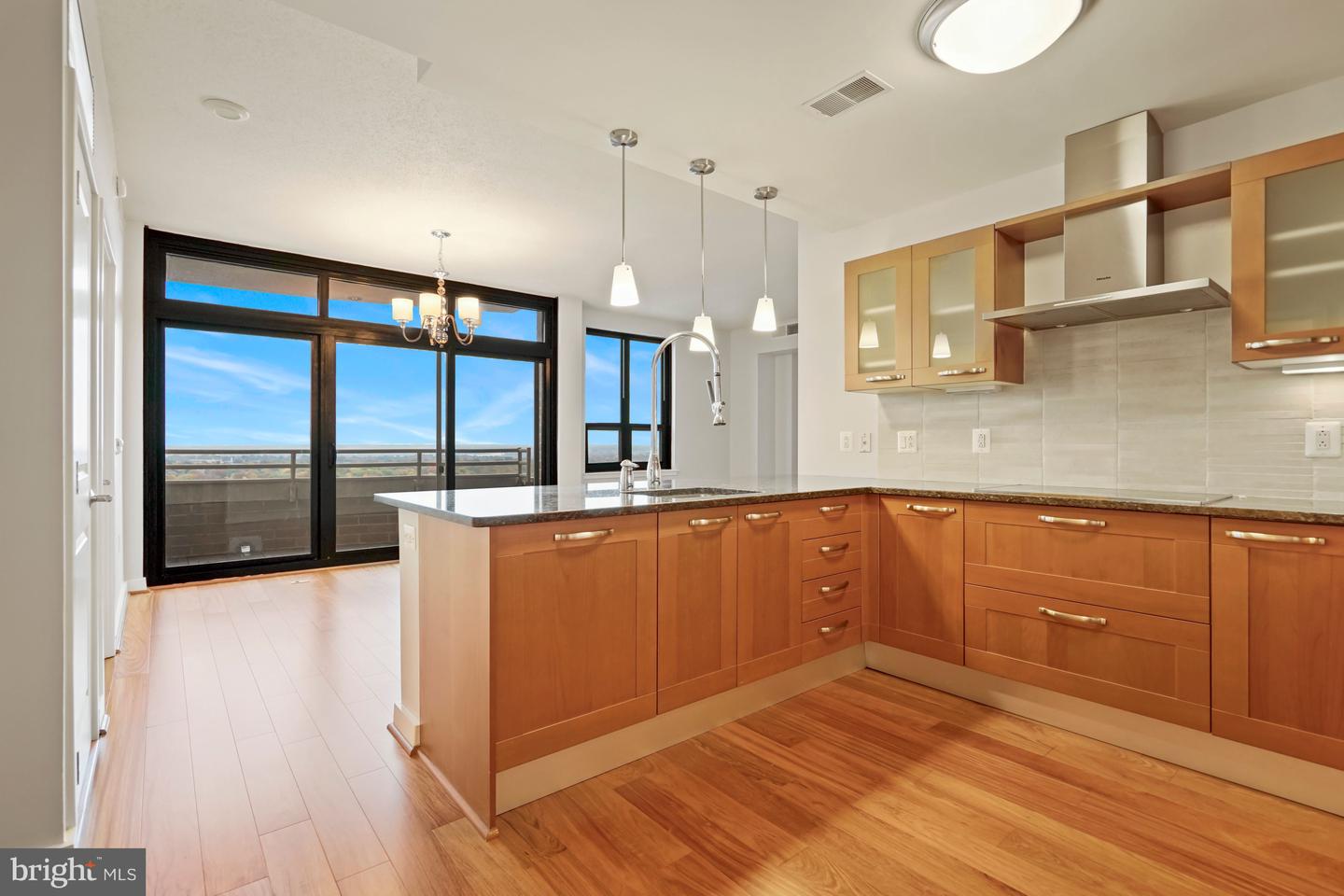 888 N Quincy STREET Unit: 2010