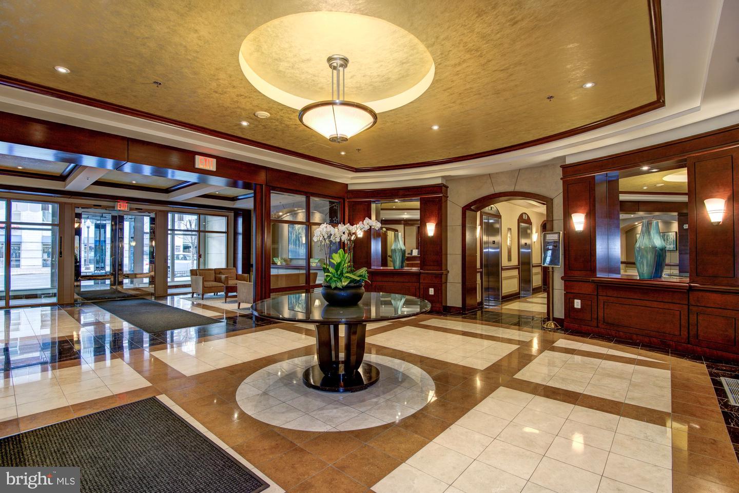 888 N Quincy STREET Unit: 2010