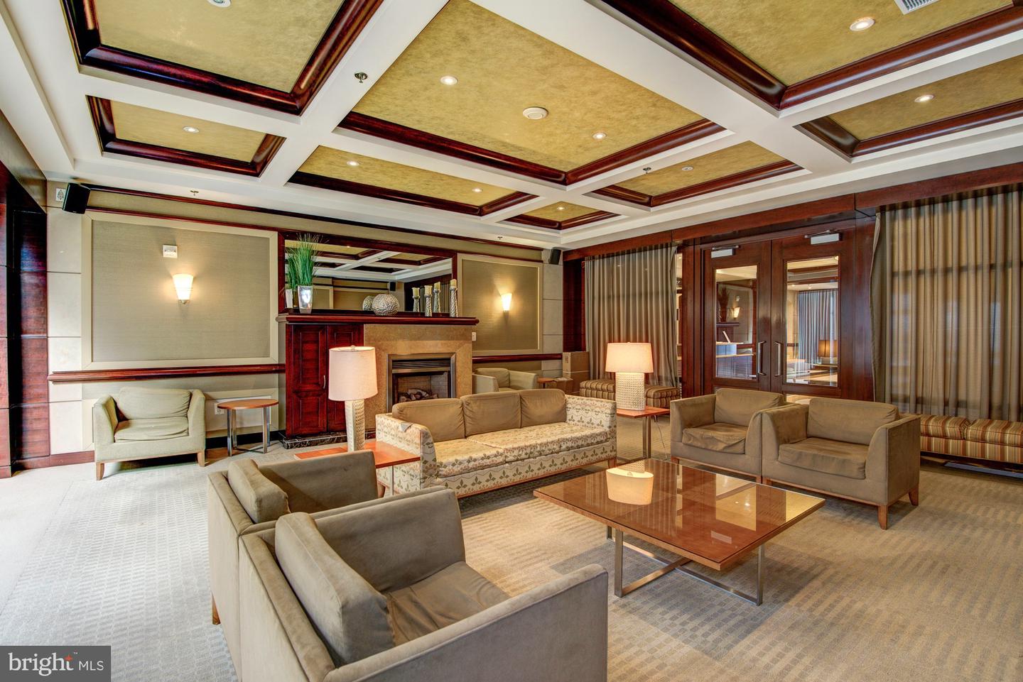 888 N Quincy STREET Unit: 2010