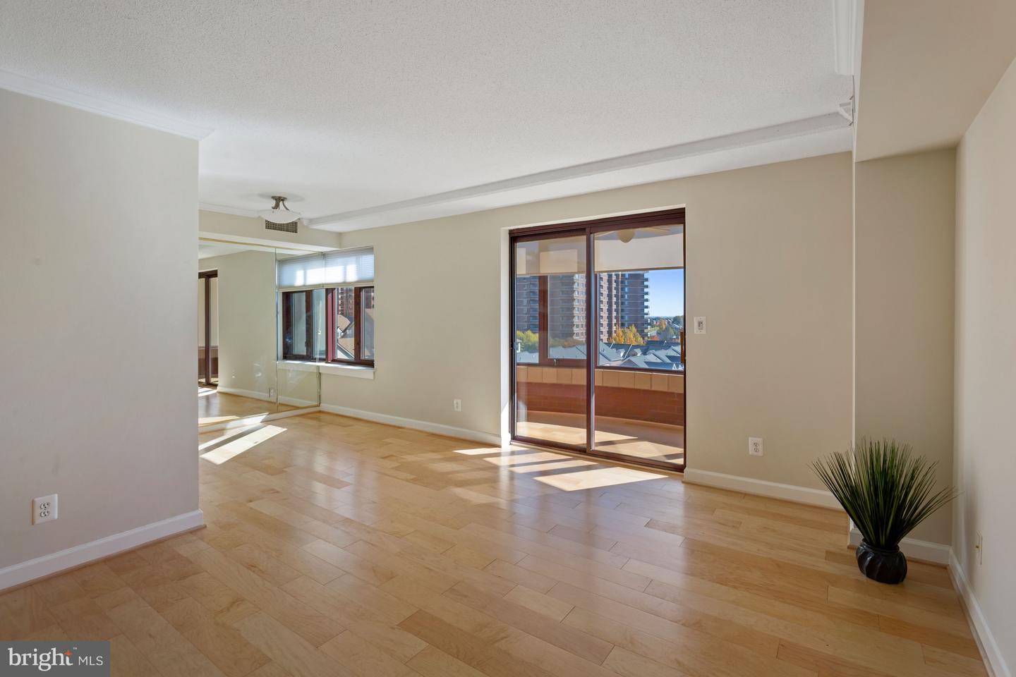 2400 Clarendon BOULEVARD Unit: 713