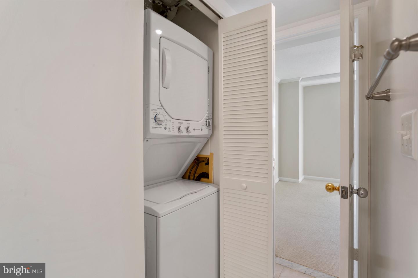 2400 Clarendon BOULEVARD Unit: 713